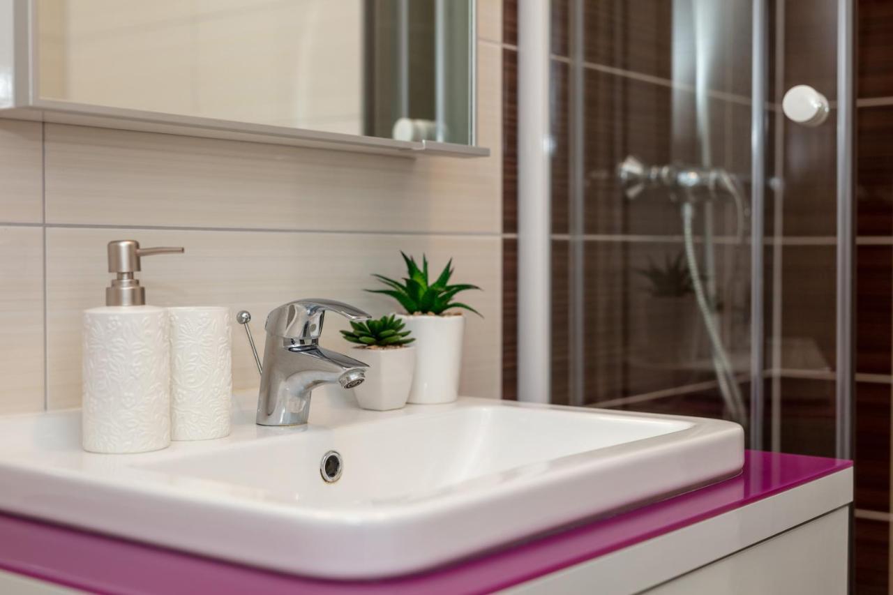 Apartments Tanita ポドストラナ エクステリア 写真
