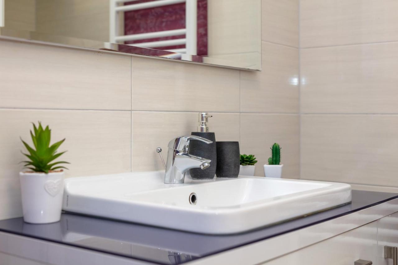 Apartments Tanita ポドストラナ エクステリア 写真